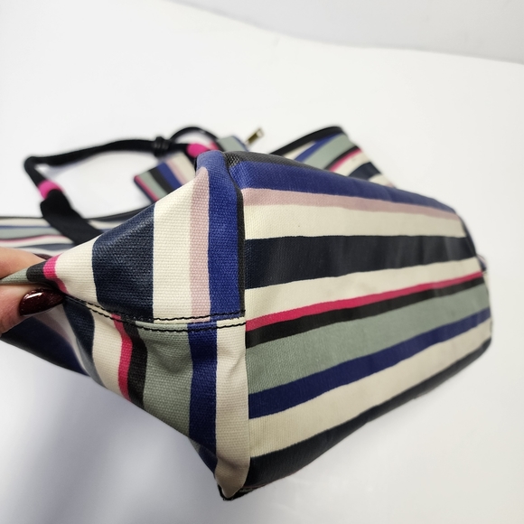 Fossil stripped large tote with a zipper pouch vinal material - Picture 7 of 16